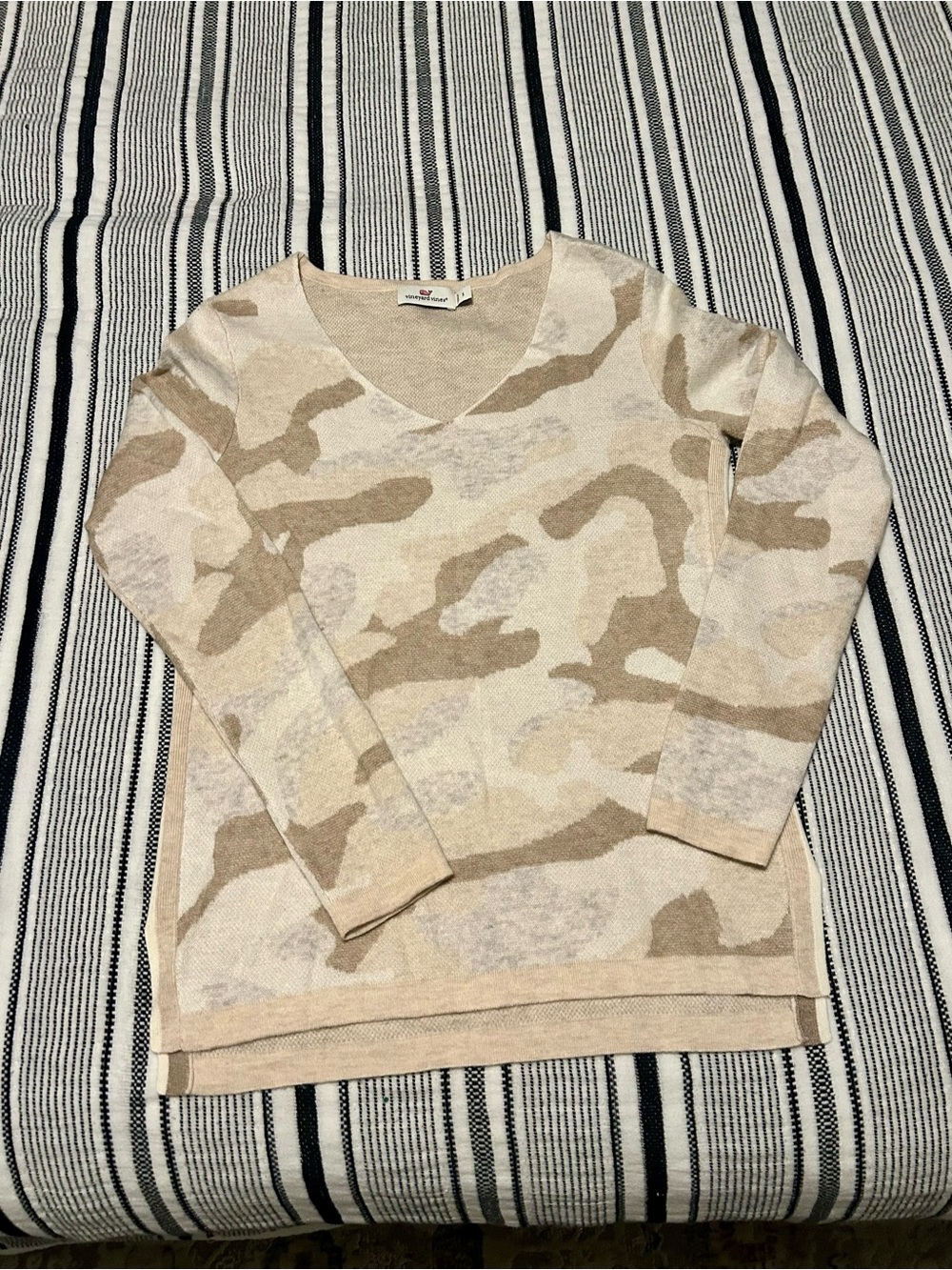 Vineyard Vines Beige & Cream Camo V-Neck Sweater